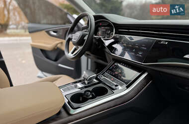Внедорожник / Кроссовер Audi Q8 2021 в 