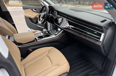 Внедорожник / Кроссовер Audi Q8 2021 в 