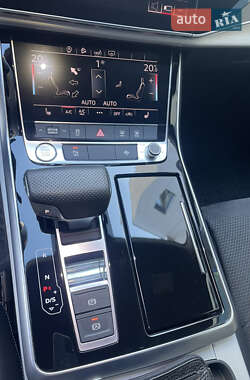 Позашляховик / Кросовер Audi Q8 2019 в 