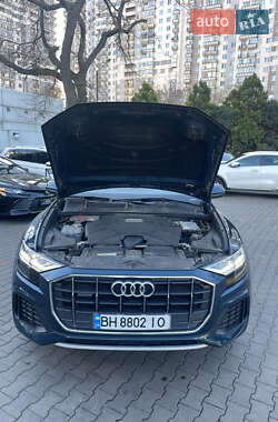 Позашляховик / Кросовер Audi Q8 2019 в 