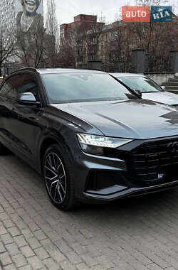 Внедорожник / Кроссовер Audi Q8 2018 в 