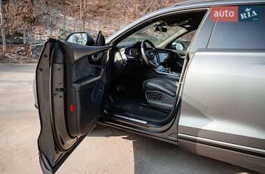 Внедорожник / Кроссовер Audi Q8 2018 в 