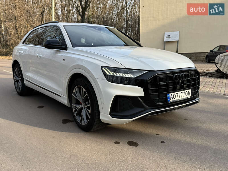 Внедорожник / Кроссовер Audi Q8 2019 в 