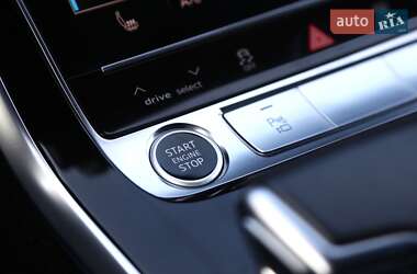 Внедорожник / Кроссовер Audi Q8 2020 в 