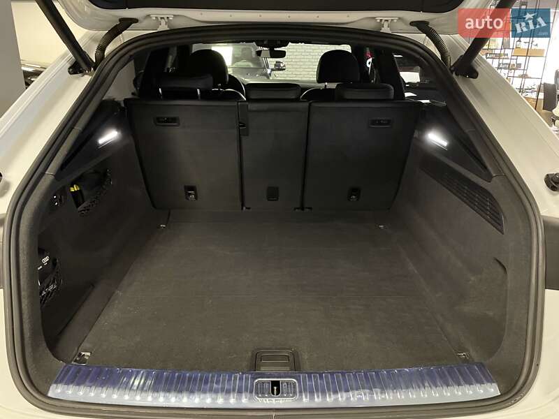 Внедорожник / Кроссовер Audi Q8 2019 в Львове