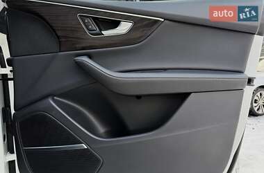 Внедорожник / Кроссовер Audi Q8 2023 в 