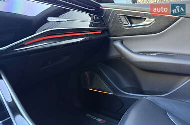 Внедорожник / Кроссовер Audi Q8 2018 в 