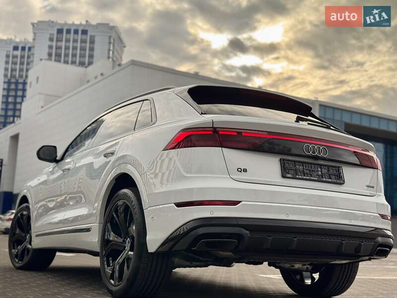 Внедорожник / Кроссовер Audi Q8 2025 в Одессе
