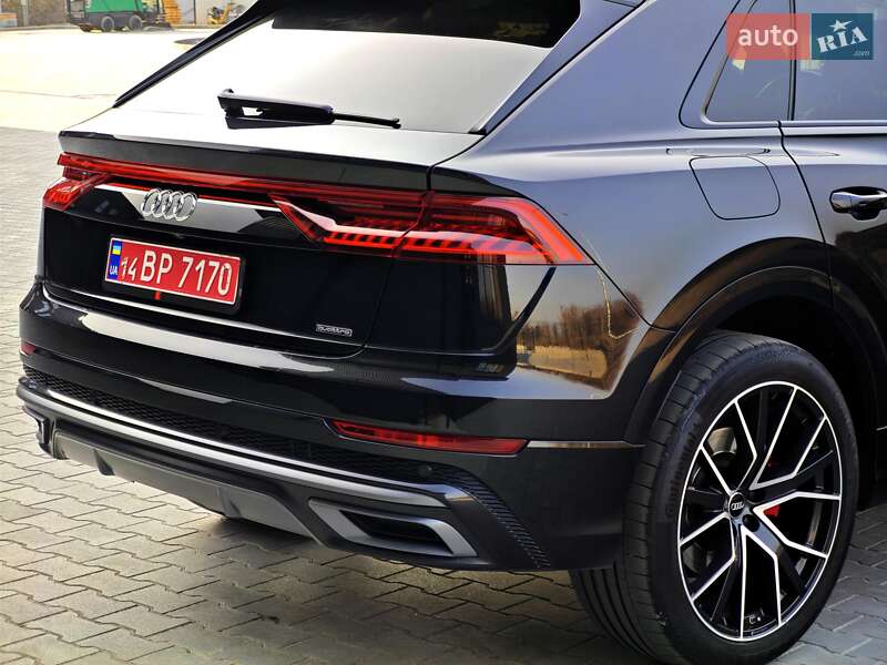 Внедорожник / Кроссовер Audi Q8 2018 в Ровно