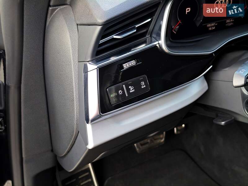 Внедорожник / Кроссовер Audi Q8 2018 в Ровно