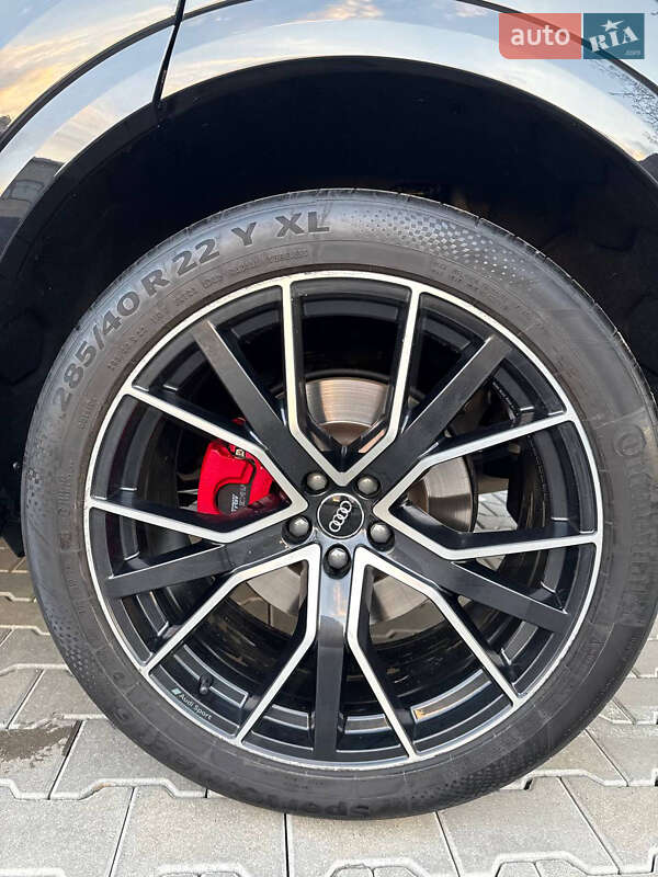 Позашляховик / Кросовер Audi Q8 2019 в Чернівцях