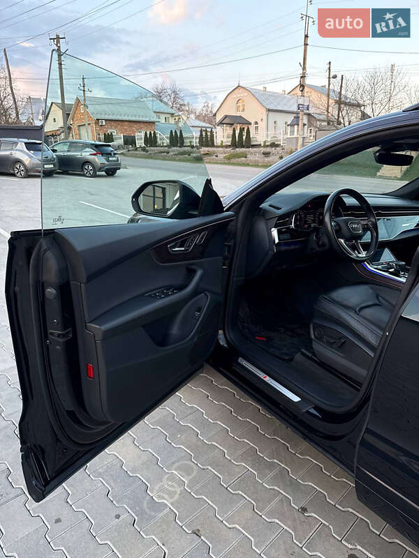 Позашляховик / Кросовер Audi Q8 2019 в Чернівцях