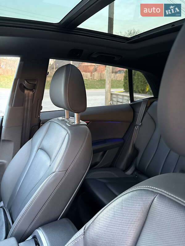 Позашляховик / Кросовер Audi Q8 2019 в Чернівцях
