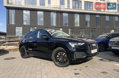 Внедорожник / Кроссовер Audi Q8 2021 в 