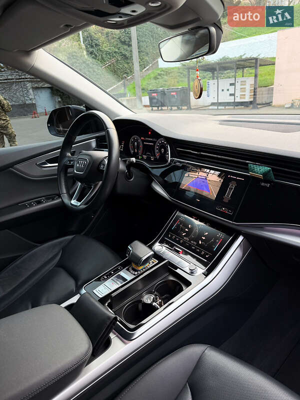 Внедорожник / Кроссовер Audi Q8 2019 в Одессе
