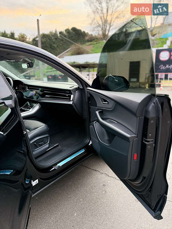 Внедорожник / Кроссовер Audi Q8 2019 в Одессе
