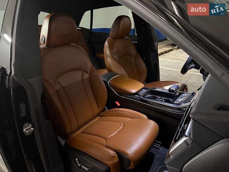 Позашляховик / Кросовер Audi Q8 2019 в Києві