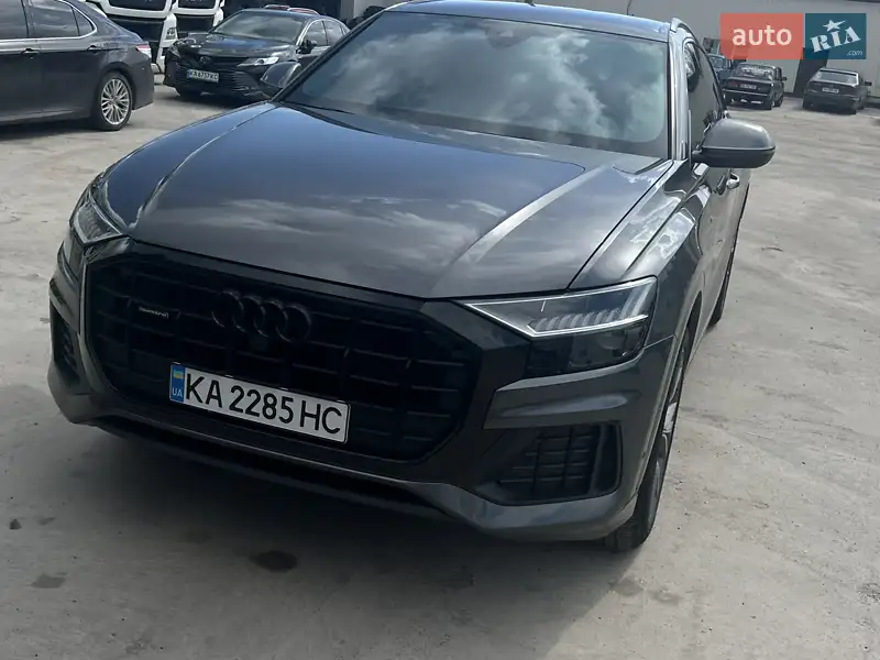Внедорожник / Кроссовер Audi Q8 2022 в 
