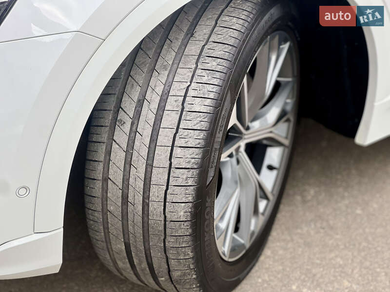 Внедорожник / Кроссовер Audi Q8 2020 в Харькове