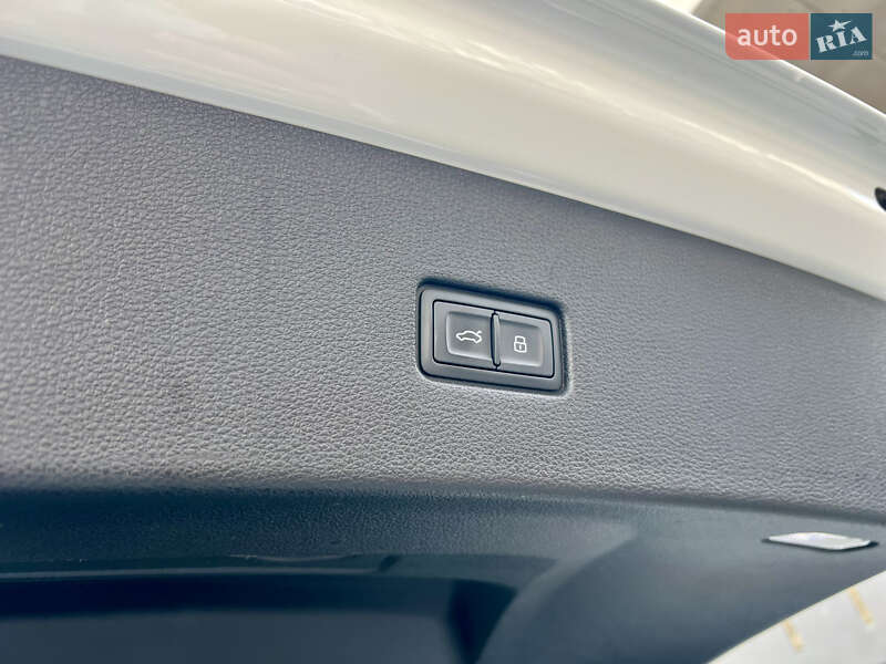 Внедорожник / Кроссовер Audi Q8 2020 в Харькове