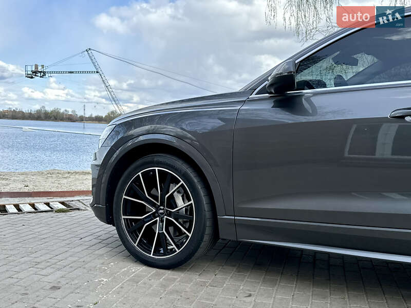 Внедорожник / Кроссовер Audi Q8 2019 в Киеве