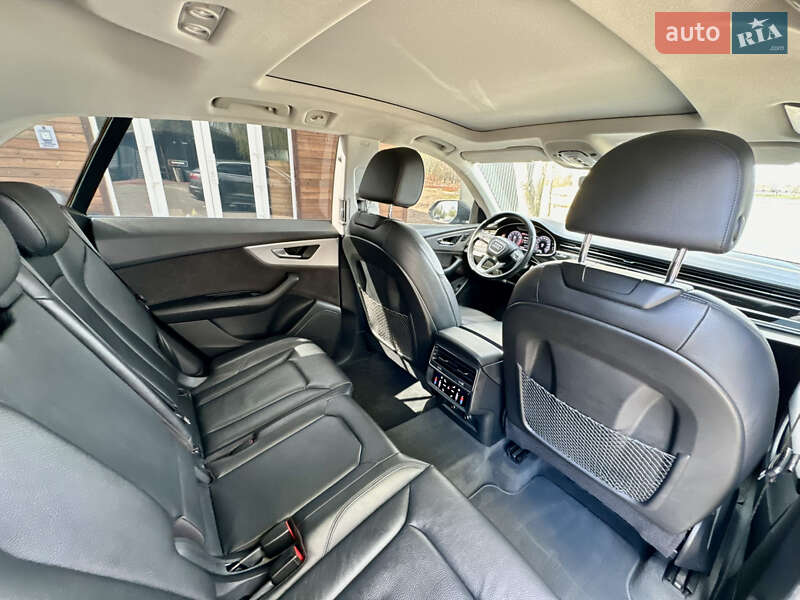 Внедорожник / Кроссовер Audi Q8 2019 в Киеве