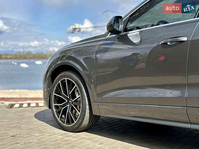 Внедорожник / Кроссовер Audi Q8 2019 в Киеве