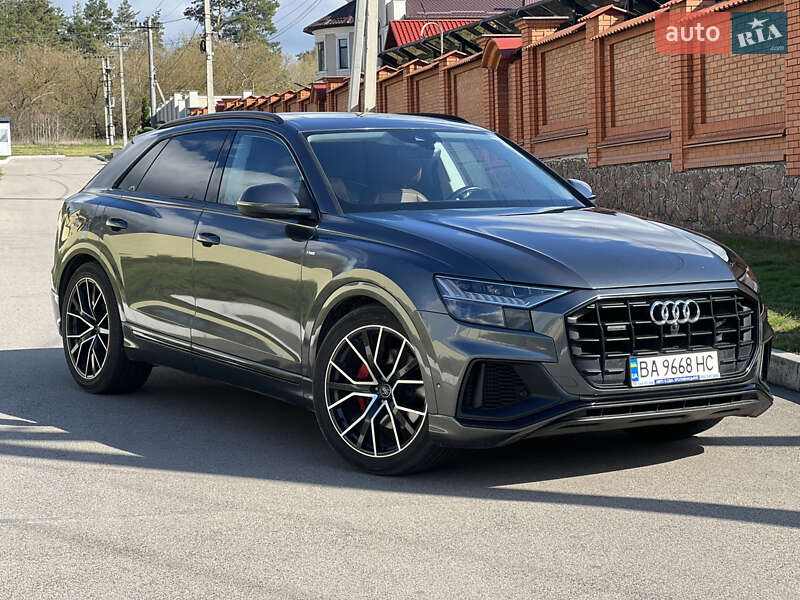 Внедорожник / Кроссовер Audi Q8 2018 в 