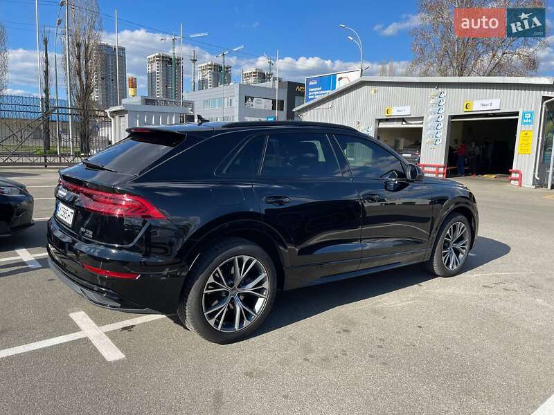 Позашляховик / Кросовер Audi Q8 2018 в Києві