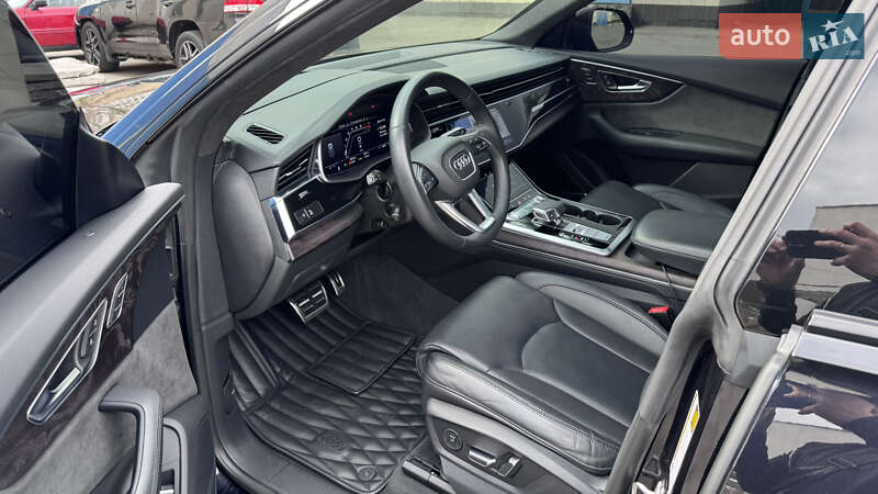 Внедорожник / Кроссовер Audi Q8 2019 в Киеве