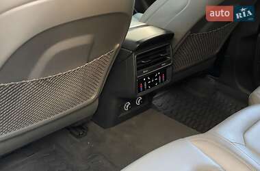 Внедорожник / Кроссовер Audi Q8 2018 в 