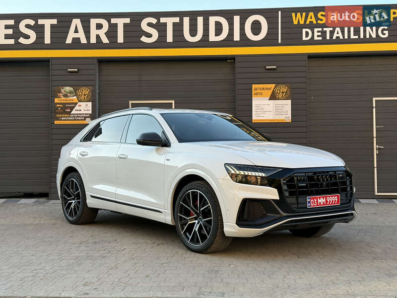 Позашляховик / Кросовер Audi Q8 2021 в Мукачевому