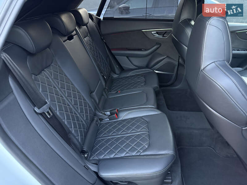 Позашляховик / Кросовер Audi Q8 2021 в Мукачевому