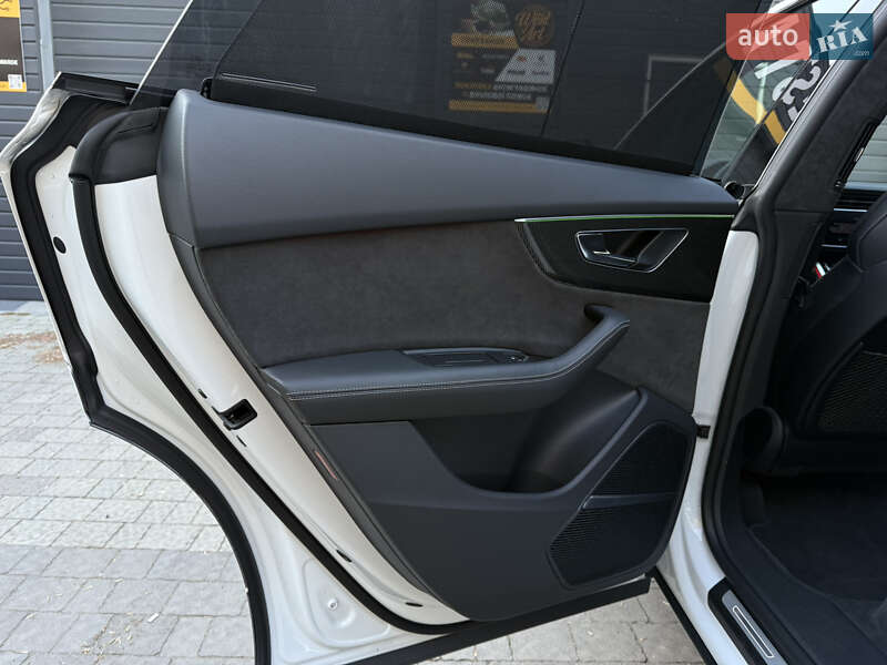 Позашляховик / Кросовер Audi Q8 2021 в Мукачевому