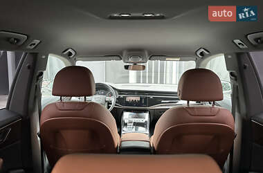 Внедорожник / Кроссовер Audi Q8 2021 в 