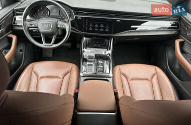 Внедорожник / Кроссовер Audi Q8 2021 в 