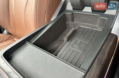 Внедорожник / Кроссовер Audi Q8 2021 в 