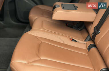 Внедорожник / Кроссовер Audi Q8 2021 в 
