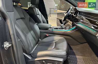 Позашляховик / Кросовер Audi Q8 2021 в 