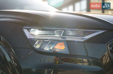 Позашляховик / Кросовер Audi Q8 2018 в 