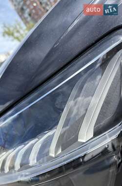 Позашляховик / Кросовер Audi Q8 2022 в 