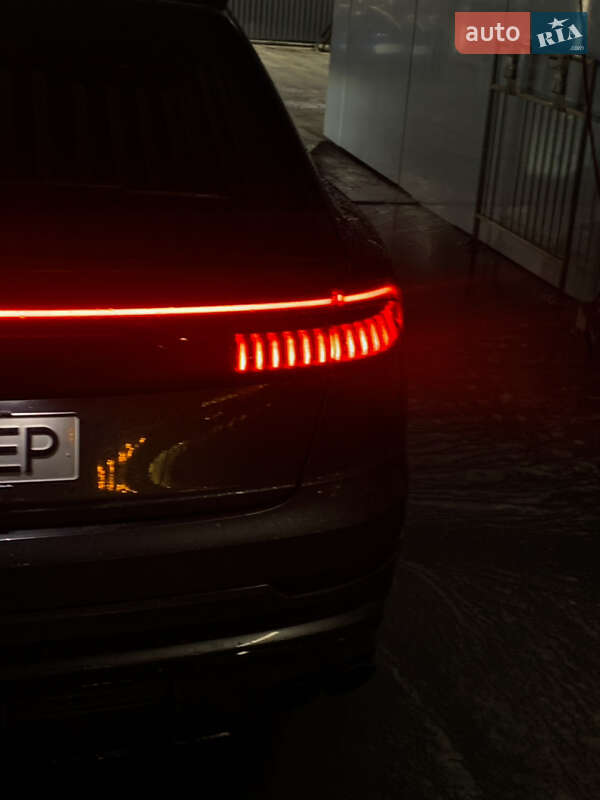 Внедорожник / Кроссовер Audi Q8 2018 в Ужгороде