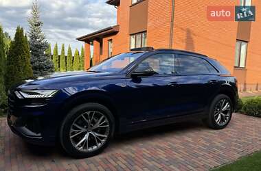 Позашляховик / Кросовер Audi Q8 2019 в 