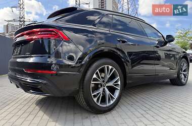 Позашляховик / Кросовер Audi Q8 2022 в 