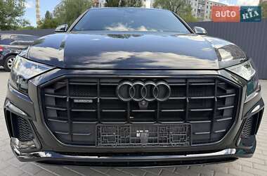Позашляховик / Кросовер Audi Q8 2022 в 
