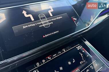 Позашляховик / Кросовер Audi Q8 2022 в 