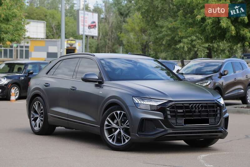 Внедорожник / Кроссовер Audi Q8 2021 в 