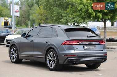 Внедорожник / Кроссовер Audi Q8 2021 в 