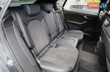 Внедорожник / Кроссовер Audi Q8 2021 в 