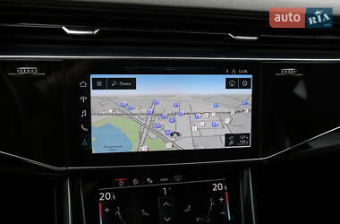 Внедорожник / Кроссовер Audi Q8 2021 в 